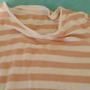 A stripe nude colors. It is very comfortable specially to travel. Size Medium.